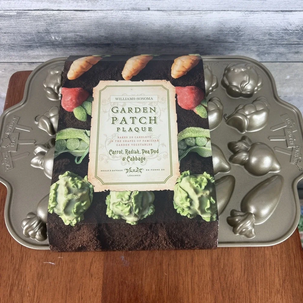 NEW Williams-Sonoma Garden Patch Plaque 20 Cakelets Veggie Molds~Spring